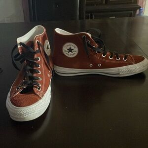 Velvet brown chucks
